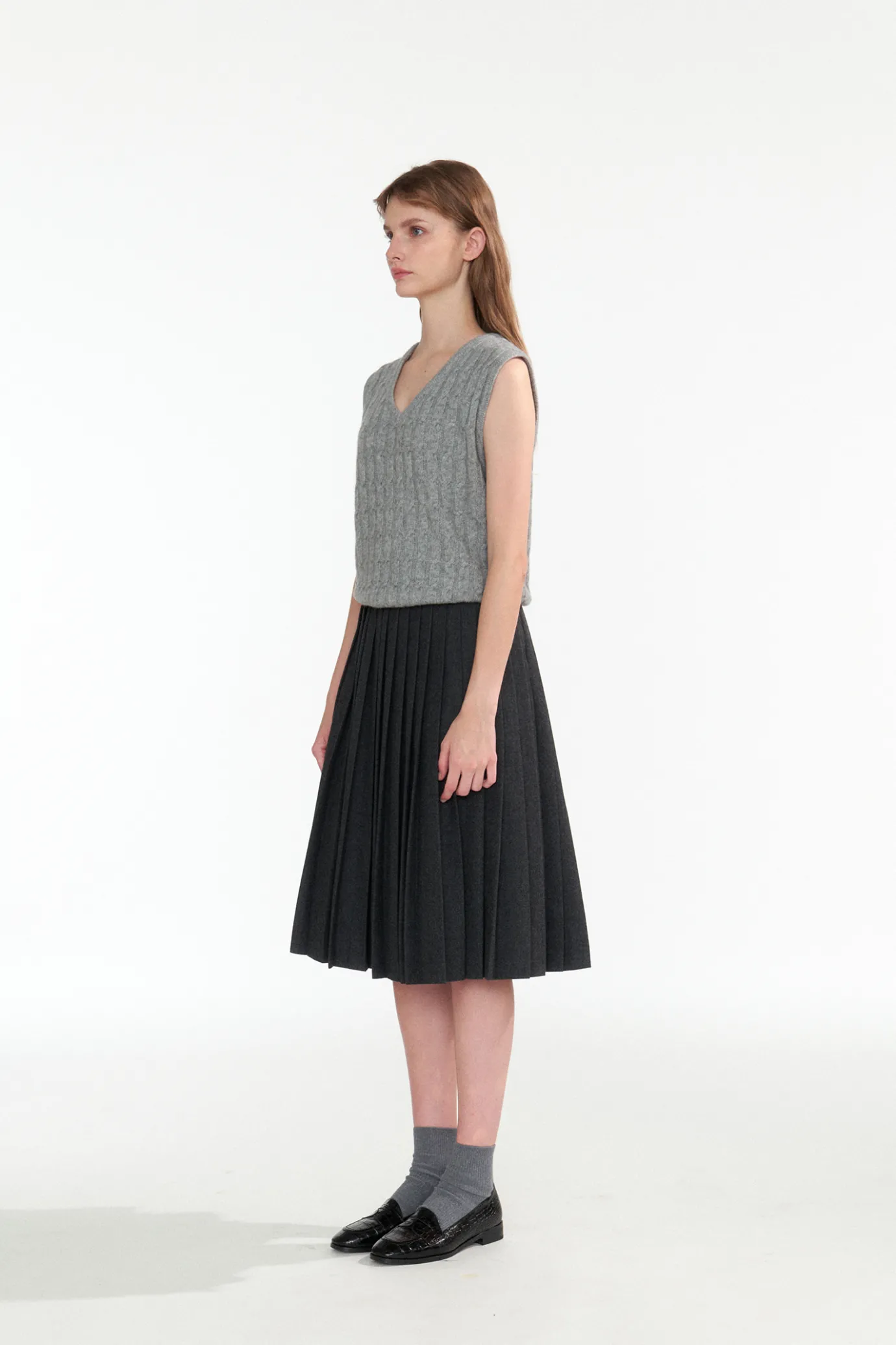 Nothing written Knitwear-Classic cable vest (Gray)