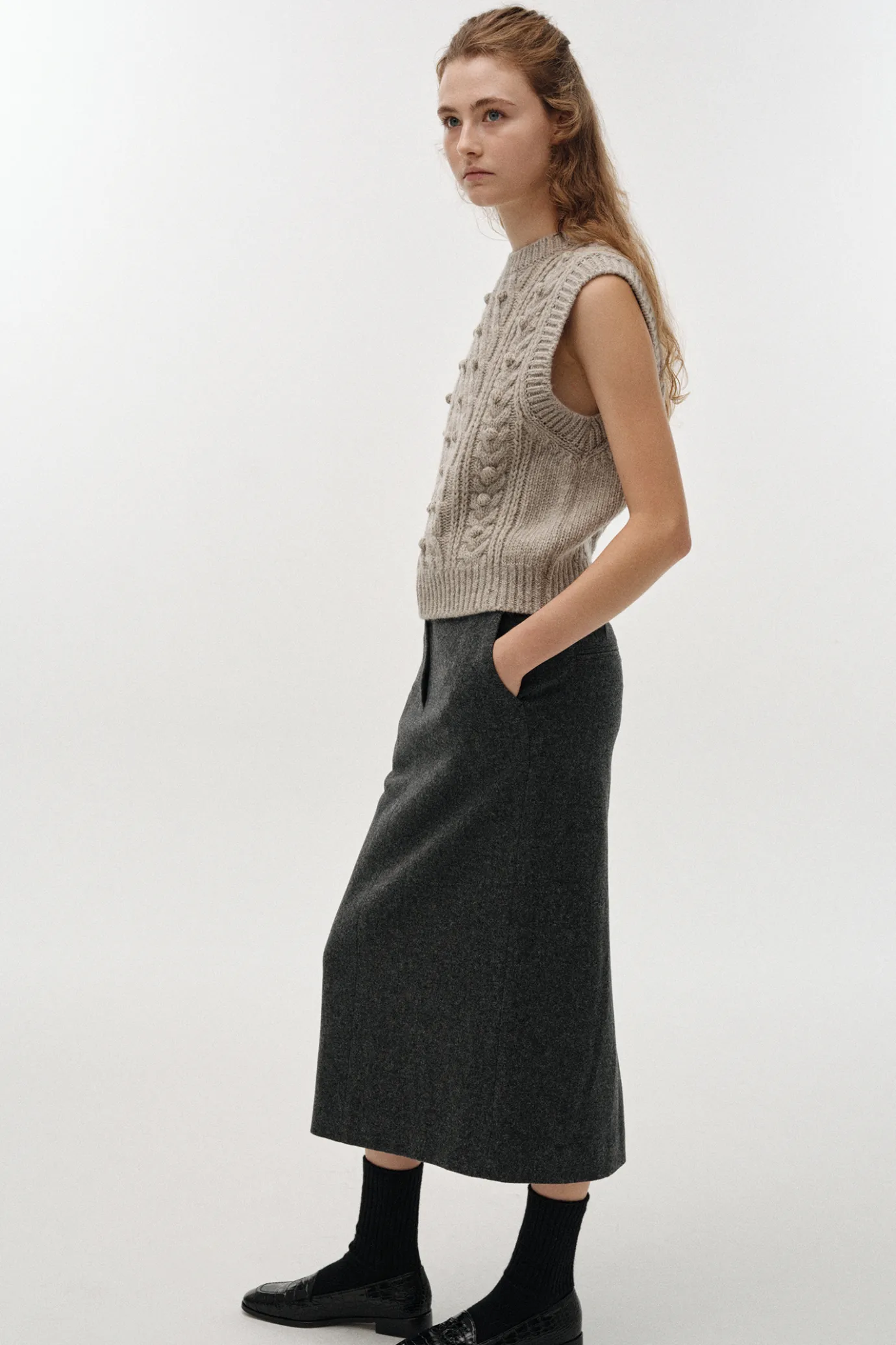 latti_wool_vest_ash_gray_5.webp Nothing written Knitwear-Latti wool vest (Ash gray)