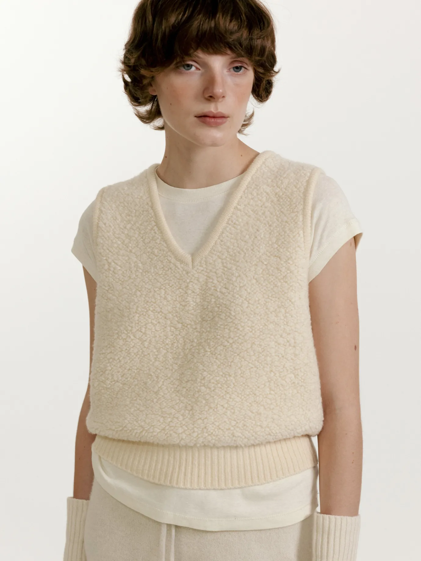 lett_boucle_vest_ivory_2.webp Nothing written Knitwear-Lett boucle vest (Ivory)