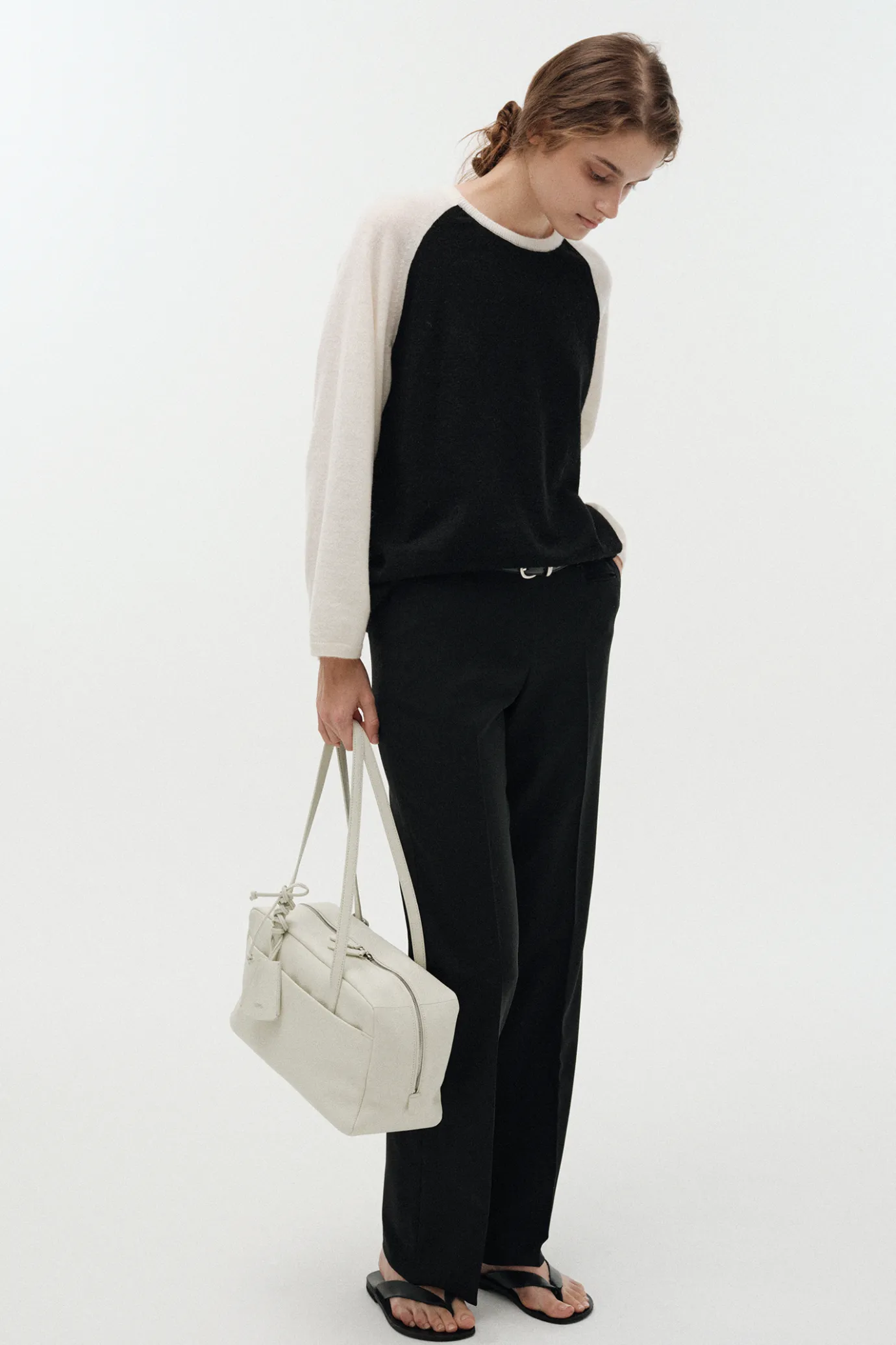 palie_raglan_pullover_bla_4.webp Nothing written Knitwear-Palie raglan pullover (Black / Ivory)