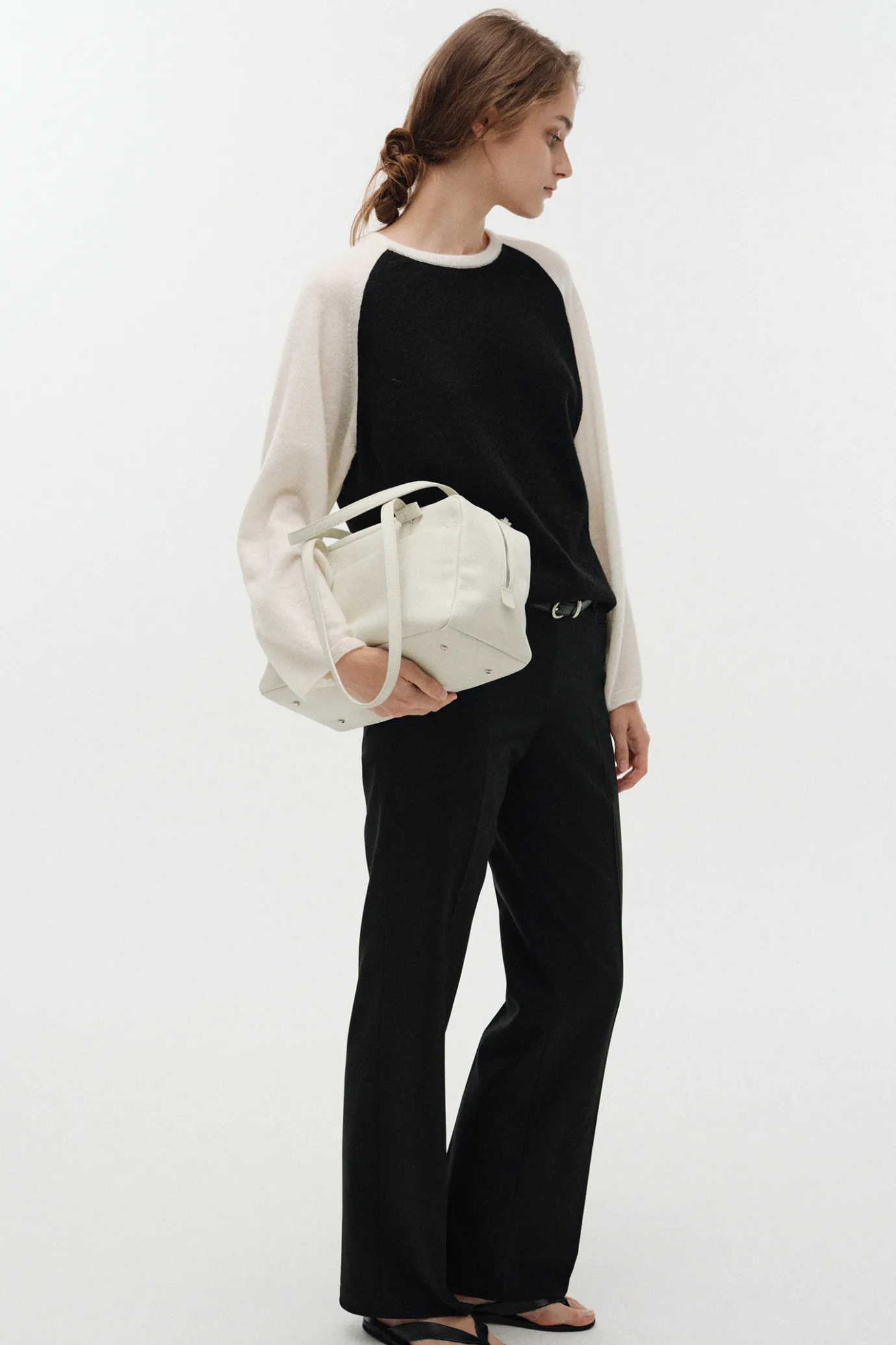 palie_raglan_pullover_bla_6.webp Nothing written Knitwear-Palie raglan pullover (Black / Ivory)